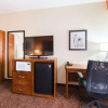 Отель Econo Lodge Inn & Suites East, фото 4