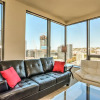 Отель Luxe Hubs Corporate High Rise Apartments on Pine, фото 8