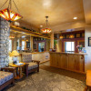 Отель Red Wolf Lodge at Olympic Valley, фото 2