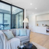 Отель Stunning Bright Apartment At Hawthron/Glenferrie Station, фото 7