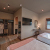 Отель Golden Stone Inn, фото 6
