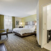 Отель Candlewood Suites Virginia Beach Town Center, an IHG Hotel, фото 21