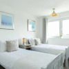 Отель Tides - Beach Front Apartment in Bracklesham Bay, фото 6
