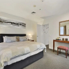 Отель Spacious Retreat On Queen Street With Gym And Pool, фото 1