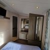 Отель Beautiful 3-bed Caravan at Rockley Park Poole, фото 5