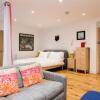 Отель Crashpads Shoreditch Loft with Private Courtyard в Лондоне