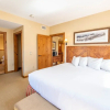 Отель Spacious 3 Bedroom Condo with Balcony in Mountaineer Square 3 Condo - No Cleaning Fee! by RedAwning, фото 5
