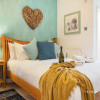 Отель Sky View - Lovely 1bed Suite close to Beach and with Parking, фото 2