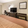 Отель Quality Inn & Suites Dallas - Cityplace, фото 36