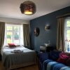 Отель Lovely and Comfortable 1-bed Apartment in Bromley в Лондоне