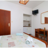 Отель Room Mirja - with parking : R4 Primosten, Riviera Sibenik, фото 4