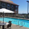 Отель Elk Lake Inn & Suites Victoria, фото 15