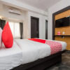 Отель OYO 13089 Hotel Gold Crest, фото 6