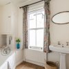 Отель Charming 3BR Home in West London, 6 Guests, фото 8
