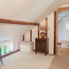 Отель Lovely 2 BD with stunning views over Stroud valley, фото 5