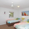 Отель Unit 2, Beach Gallery, 9 Andrew Street Point Arkwright, 500 Bond, Linen Supplied, фото 5