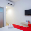 Отель RedDoorz near Mall Ratu Indah 3, фото 5