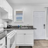 Отель Spectacular Ocean View Corner Apartment, фото 5