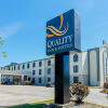 Отель Quality Inn & Suites Near Tanger Outlet Mall, фото 1