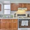 Отель Updated Bayonne Townhome ~ 11 Mi to Nyc!, фото 4
