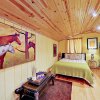 Отель 10202 Wommack Rd Cabin - 1 Br cabin by RedAwning, фото 13