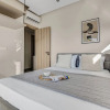 Отель Sanders Crystal - Dreamy 3-bdr Apt w Balconies, фото 16