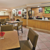 Отель La Quinta Inn by Wyndham Savannah Midtown, фото 13