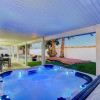 Отель LA Mirada Modern Luxury Pool Retreat - Full Kitchen Jacuzzi 4 Bedrooms Trails Parks, фото 28