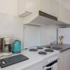 Отель A2 - apt Near Beach w. Patio, Parking and Grill, фото 7