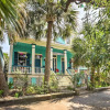 Отель Vintage Galveston Apt < 1/2 Mi to Porretto Beach!, фото 1