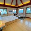 Отель NEW!! Stunning home with breathtaking views, outdoor cedar sauna, great location!, фото 5