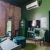 Отель Pickle Factory Eight Unforgettable Rooms Sleeps 16, фото 2