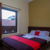 Отель RedDoorz @ Hotel Rich Parepare near Pantai Mattirotasi, фото 3