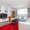 Отель Spacious 3 bedroom in Flat Bush, фото 5