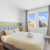 Отель Spacious Renovated Apartment Sleeps 12, фото 3