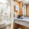 Отель Quality Inn & Suites Corinth West, фото 31