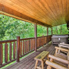 Отель Cabin w/ Hot Tub & Deck ~ 12 Mi to Pigeon Forge!, фото 4