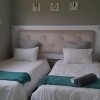 Отель Golden View Luxury Self Catering, фото 1