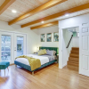 Отель Modern Kirkland Home w/ Sauna & Outdoor Fireplace, фото 3