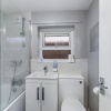 Отель Lovely! 2-bed House Located in Soke - on - Trent, фото 7