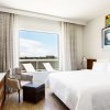 Отель Hampton Inn & Suites Santa Monica, фото 25