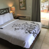 Отель Schooner Hotel, фото 1