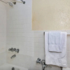 Отель Lovely Little Studio With Pool, Hallandale Beach:), фото 34
