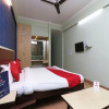 Отель OYO 24788 Hotel Samrat, фото 12