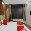 Отель OYO Flagship 70247 Hotel Lavish, фото 5