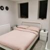 Отель 5 sleeps with kids play area and travel cot- 5 people and a baby max or 2 households в Борнмуте