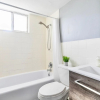 Отель Bright 1BR Apt With King bed - Near DT Hamilton, фото 6