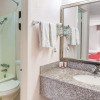 Отель Rodeway Inn & Suites, фото 11