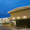 Отель Super 8 by Wyndham Los Angeles-Culver City Area, фото 1