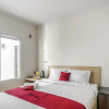 Отель RedDoorz Plus Syariah near Pondok Cabe Airport, фото 2